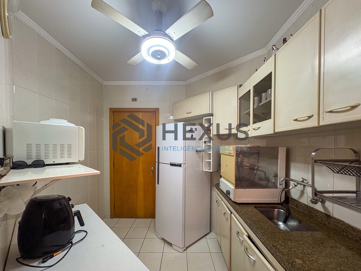 Foto 25 de Apartamento com varanda vista mar a 50m da praia na Enseada, Guarujá