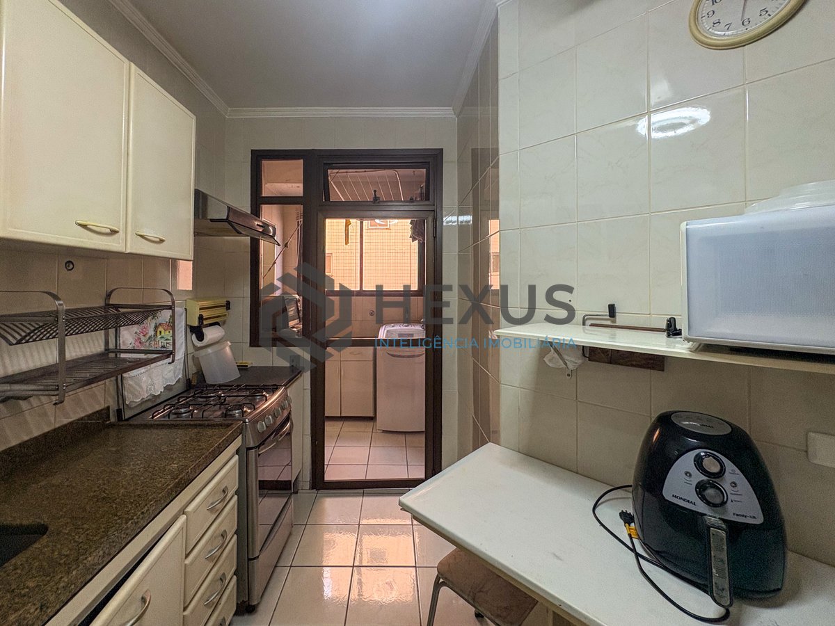 Foto 26 de Apartamento com varanda vista mar a 50m da praia na Enseada, Guarujá