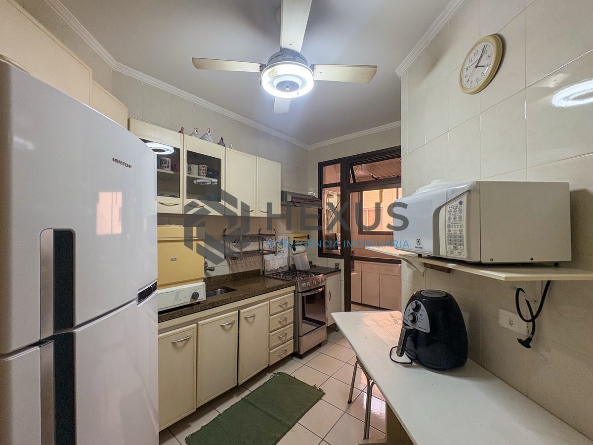 Foto 27 de Apartamento com varanda vista mar a 50m da praia na Enseada, Guarujá