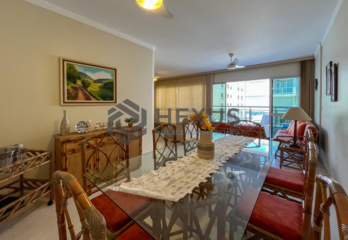 Foto 2 de Apartamento com varanda vista mar a 1 quadra da praia nas Pitangueiras, Guarujá