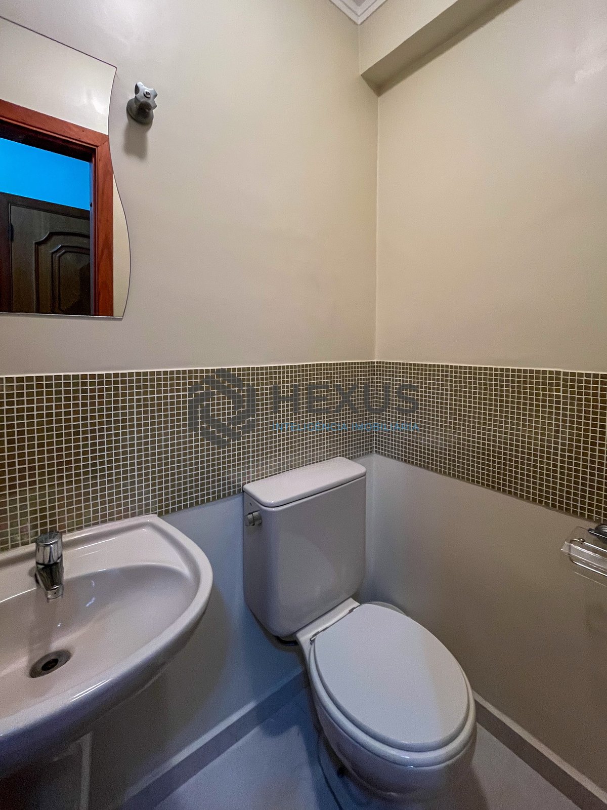 Foto 12 de Apartamento com varanda vista mar a 1 quadra da praia nas Pitangueiras, Guarujá