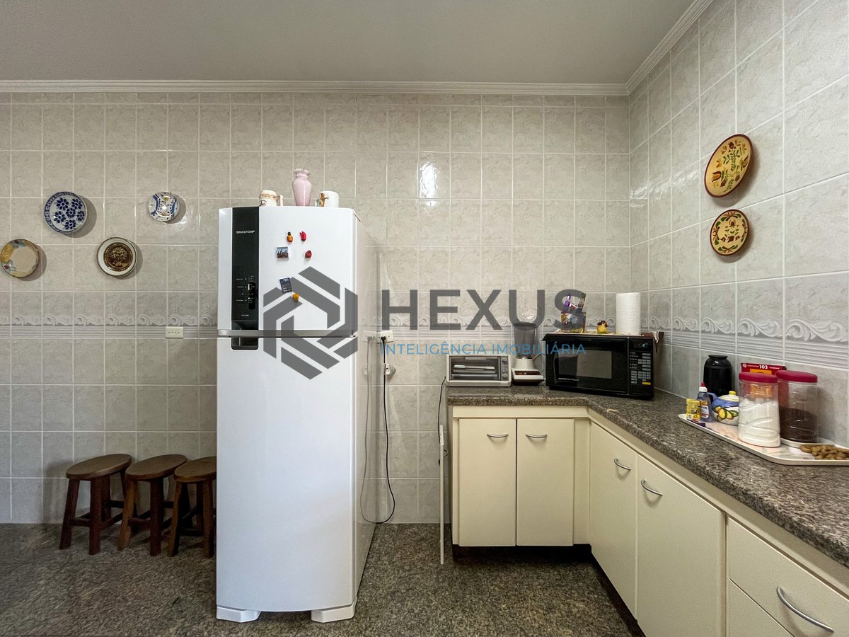 Foto 30 de Apartamento com varanda vista mar a 1 quadra da praia nas Pitangueiras, Guarujá