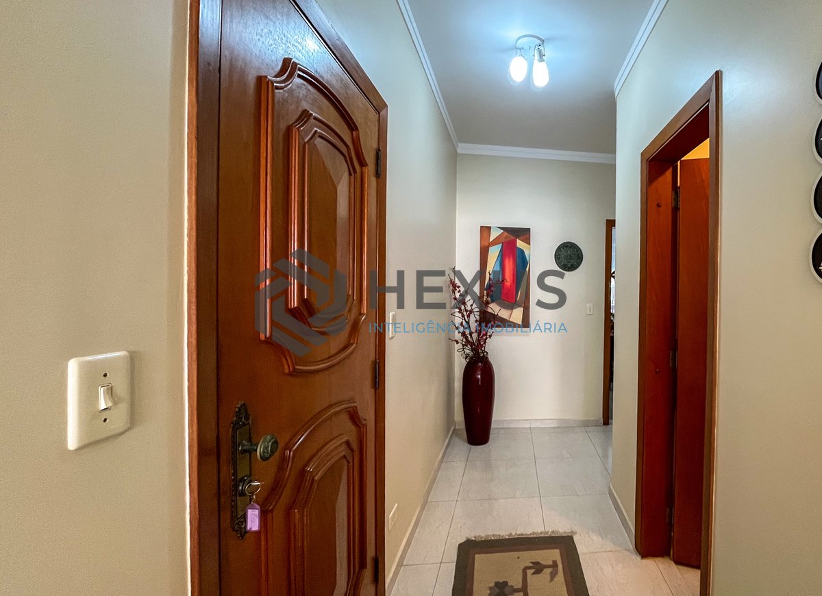 Foto 4 de Apartamento com varanda vista mar a 1 quadra da praia nas Pitangueiras, Guarujá