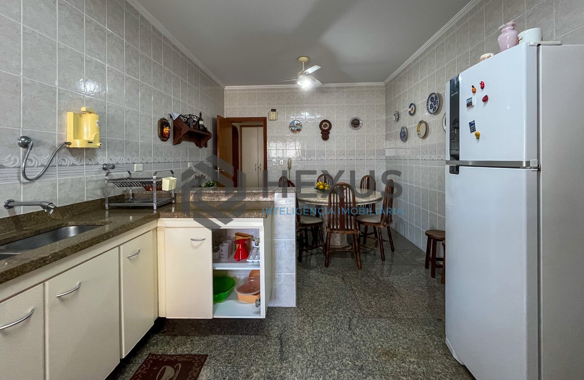 Foto 32 de Apartamento com varanda vista mar a 1 quadra da praia nas Pitangueiras, Guarujá