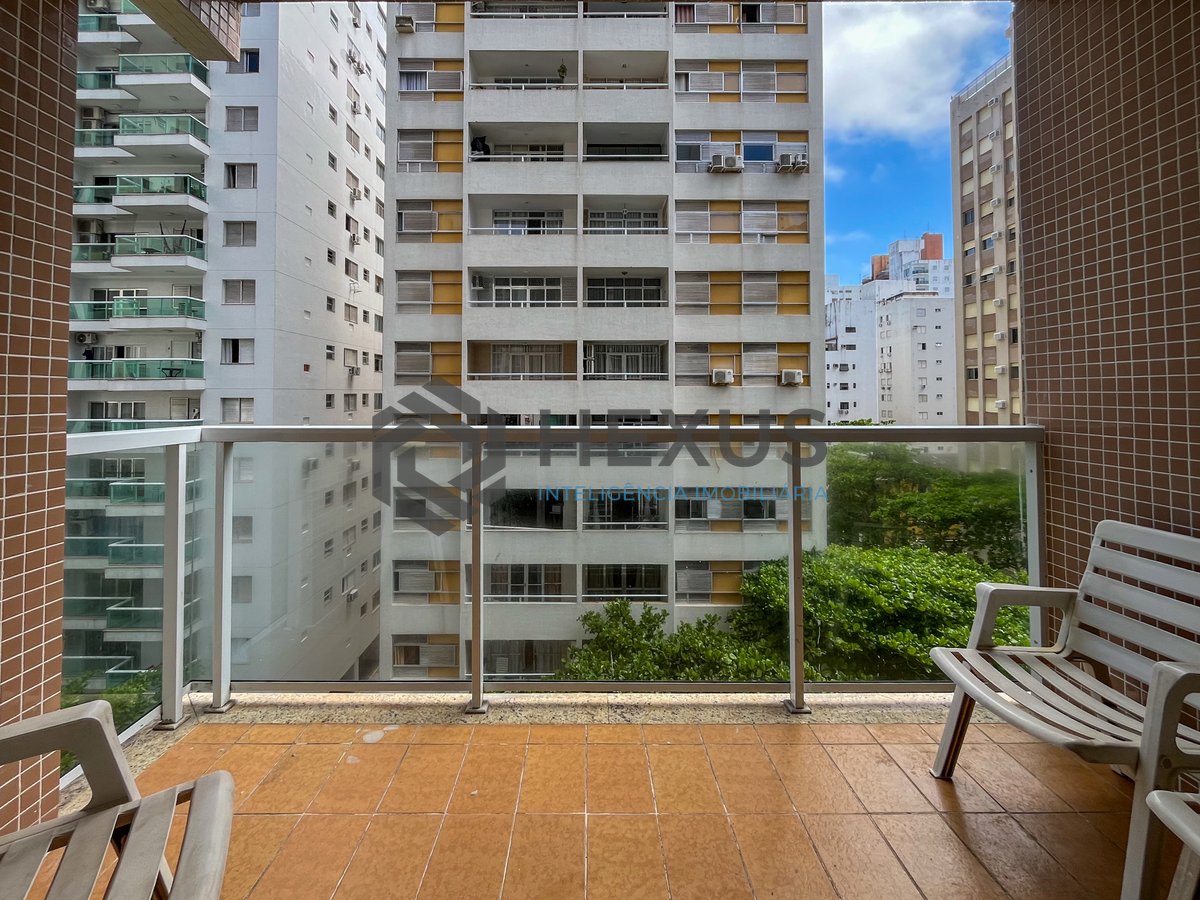 Foto 11 de Apartamento com varanda vista mar a 80m da praia nas Pitangueiras, Guarujá