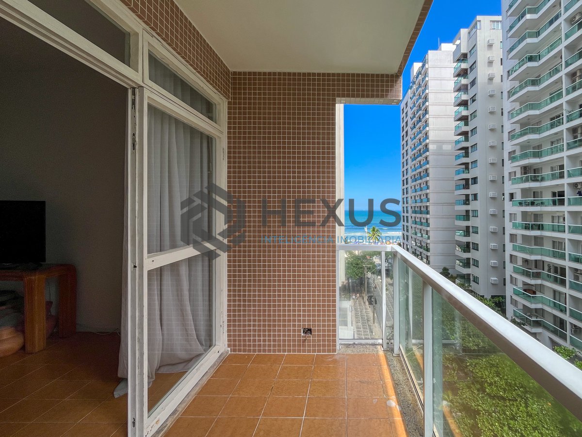 Foto 13 de Apartamento com varanda vista mar a 80m da praia nas Pitangueiras, Guarujá