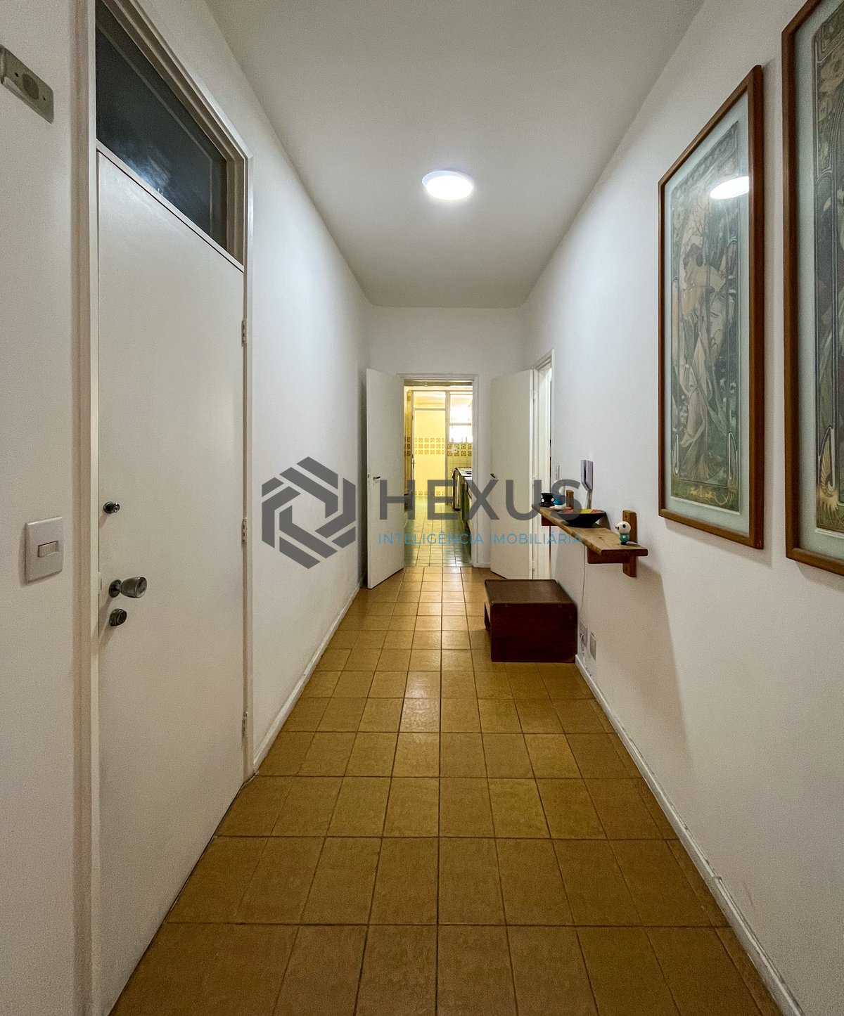 Foto 23 de Apartamento com varanda vista mar a 80m da praia nas Pitangueiras, Guarujá