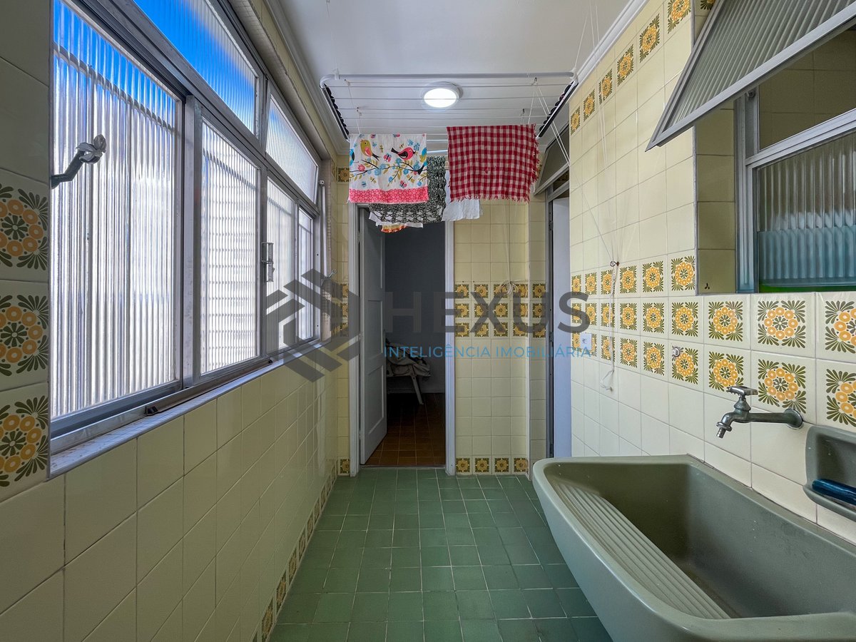 Foto 34 de Apartamento com varanda vista mar a 80m da praia nas Pitangueiras, Guarujá