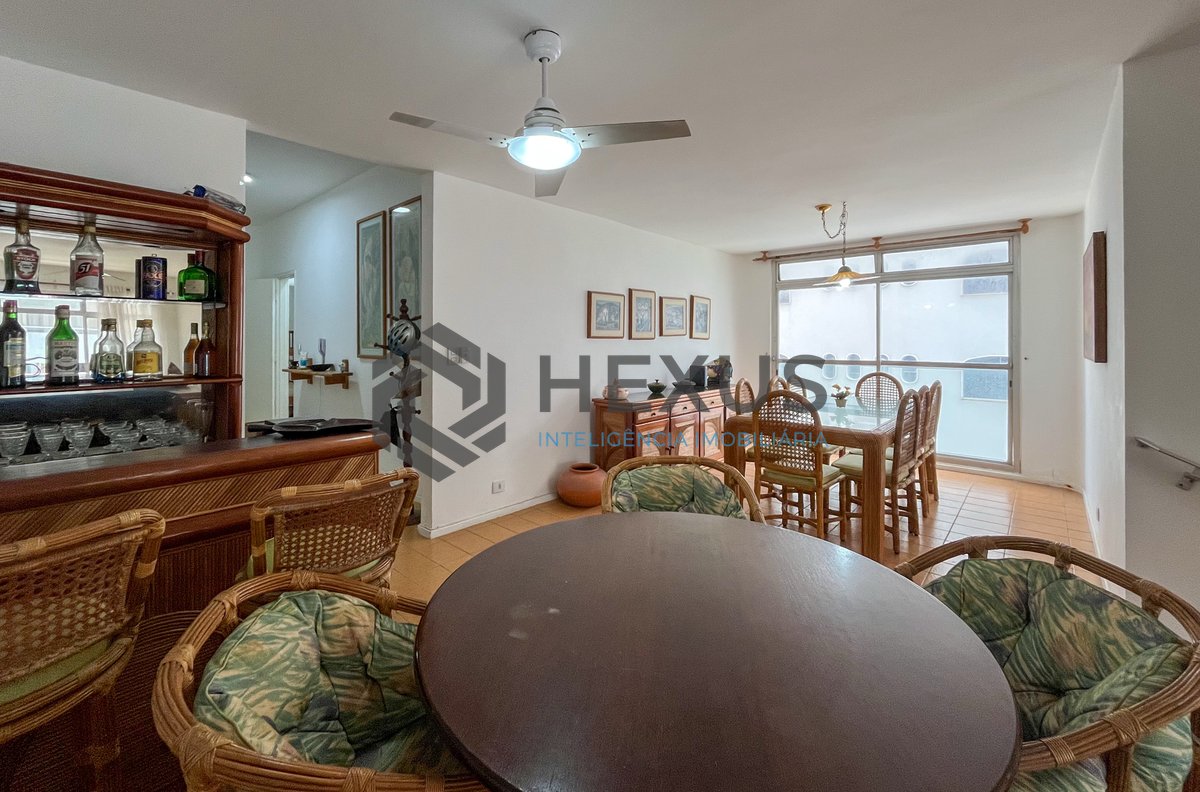 Foto 6 de Apartamento com varanda vista mar a 80m da praia nas Pitangueiras, Guarujá