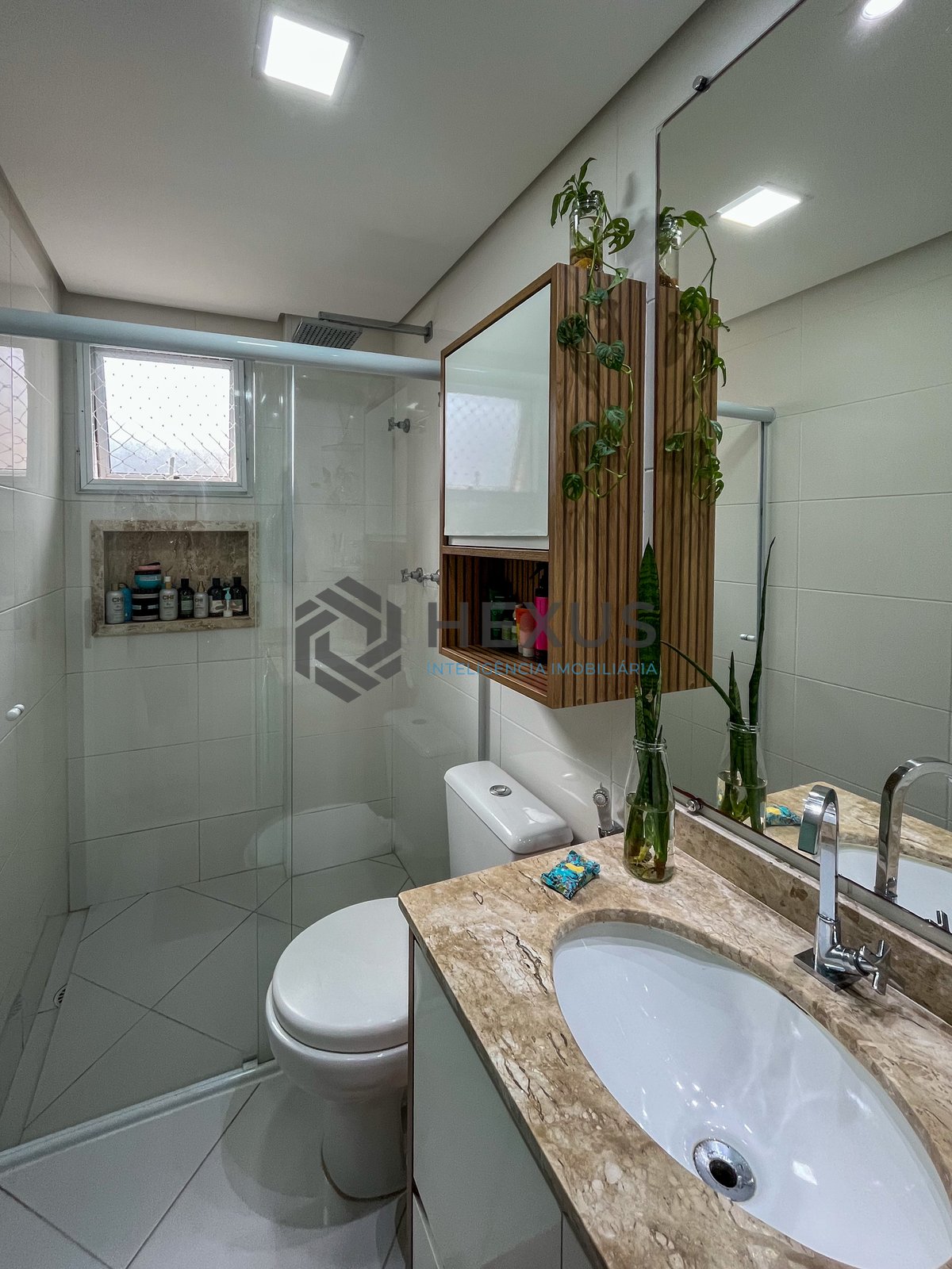 Foto 22 de Apartamento com varanda gourmet vista mar e lazer na beira mar da praia nas Pitangueiras, Guarujá