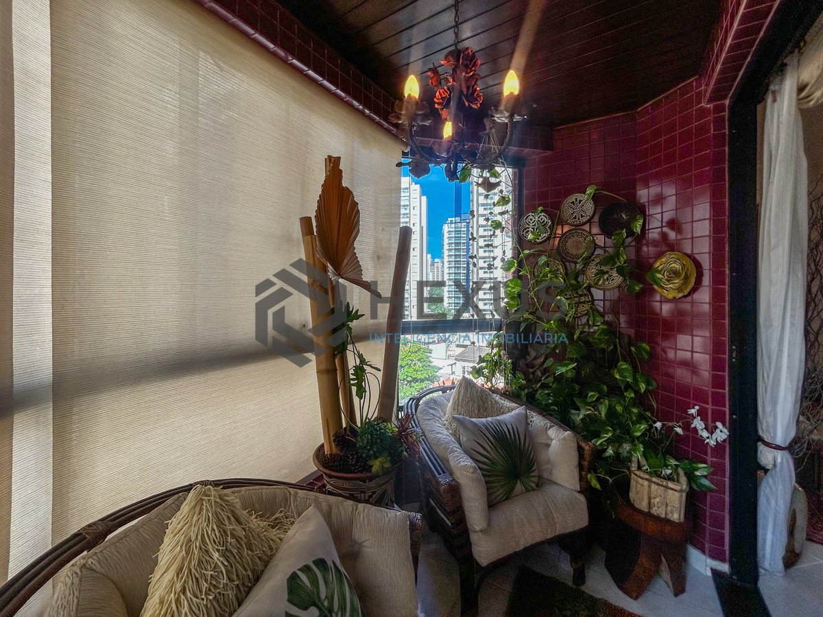 Foto 8 de Apartamento reformado com varanda vista mar e lazer a 200m da praia no Jardim Astúrias, Guarujá