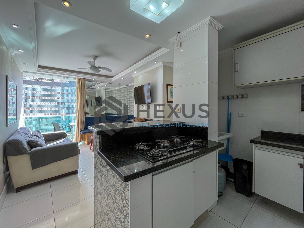 Foto 5 de Apartamento com varanda vista mar e lazer na beira mar da Praia nas Pitangueiras, Guarujá
