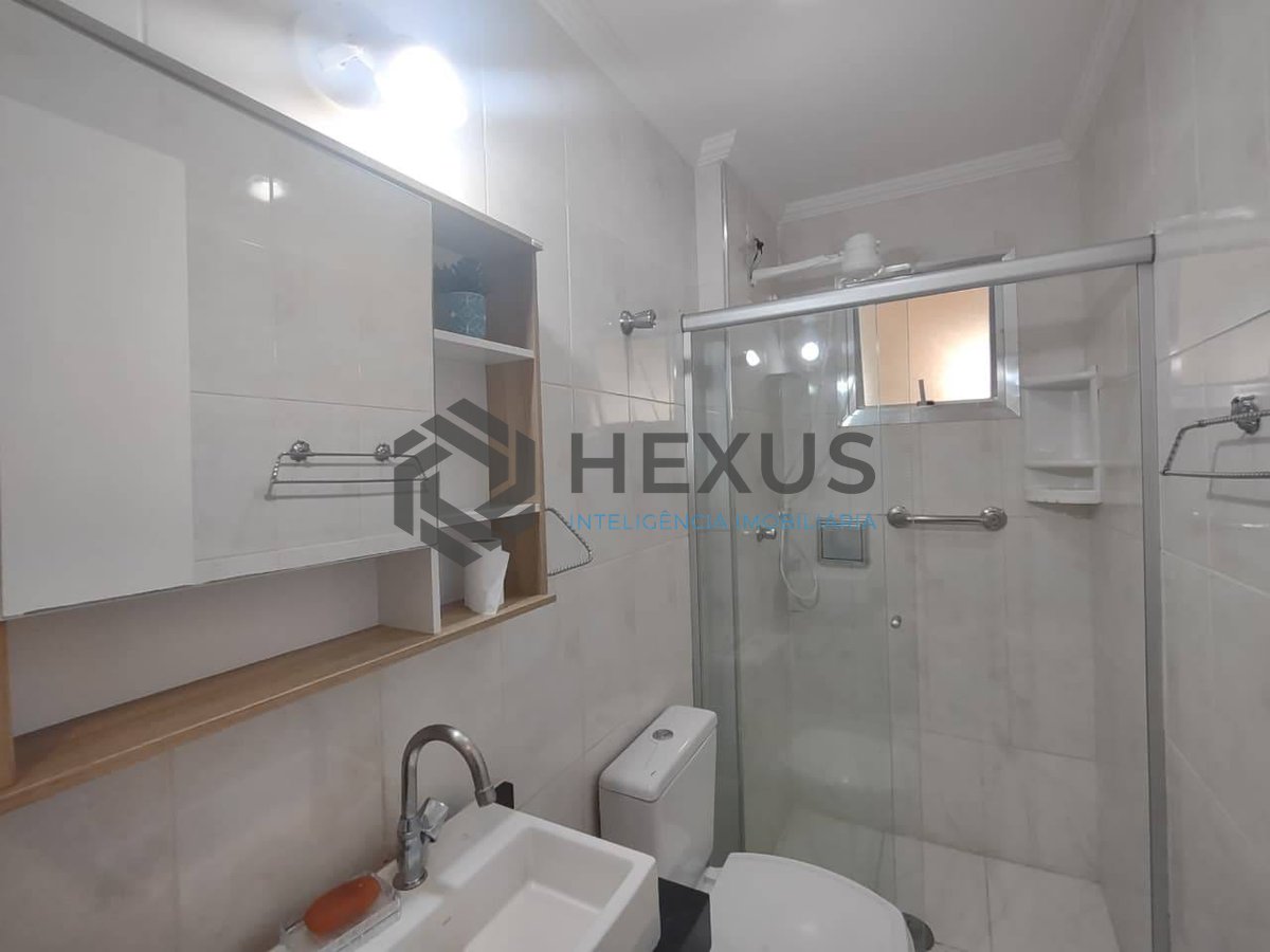 Foto 11 de Apartamento com varanda na região da Brunella na Enseada, Guarujá