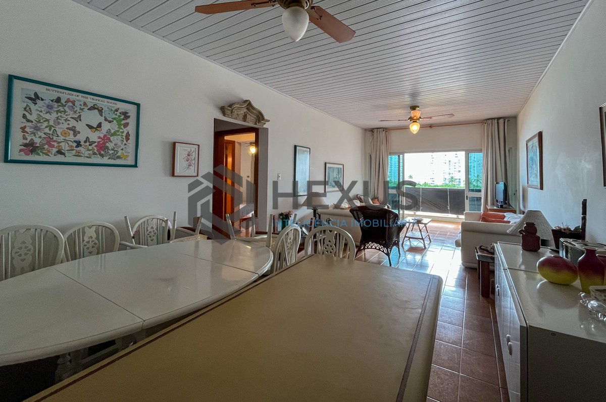 Foto 5 de Apartamento frente mar com varanda vista mar nas Pitangueiras, Guarujá