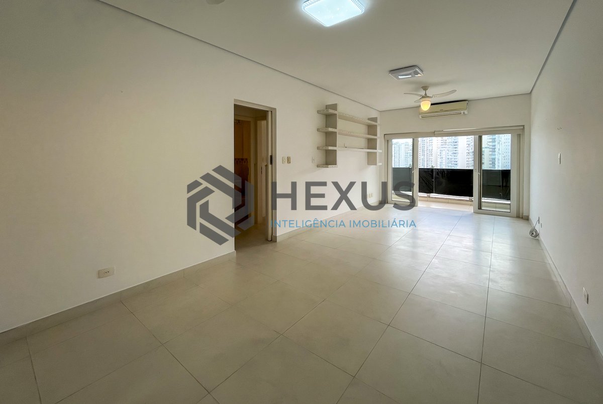Foto 4 de Apartamento frente mar com varanda vista mar nas Pitangueiras, Guarujá