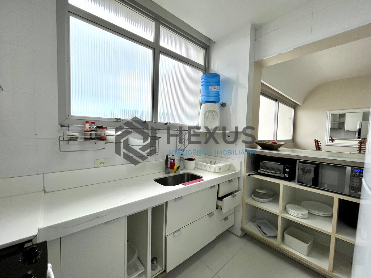 Foto 10 de Apartamento com varanda e lazer a 2 quadras do mar nas Pitangueiras, Guarujá