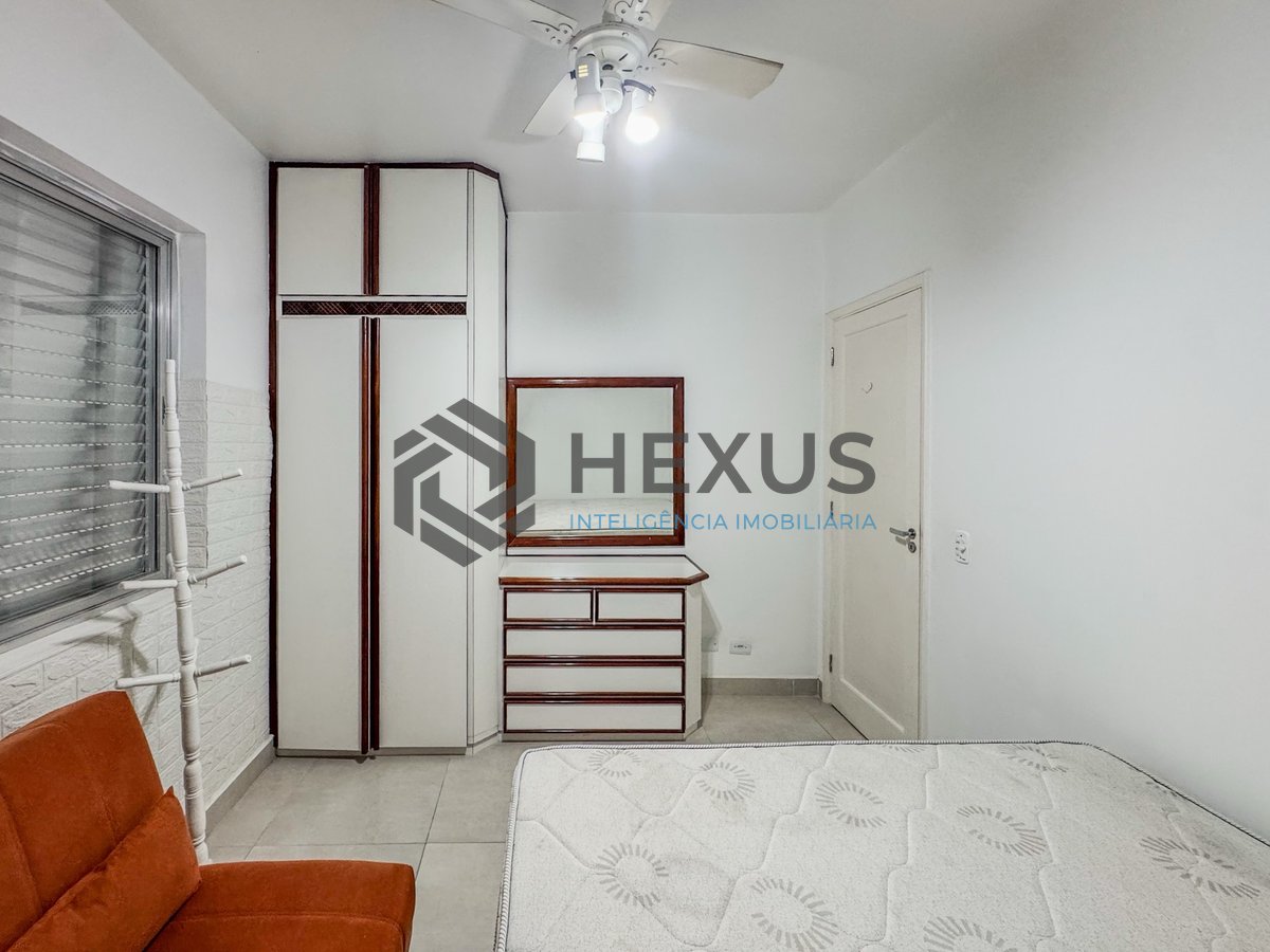 Foto 10 de Apartamento reformado com varanda a 300m da praia no Jardim Astúrias, Guarujá
