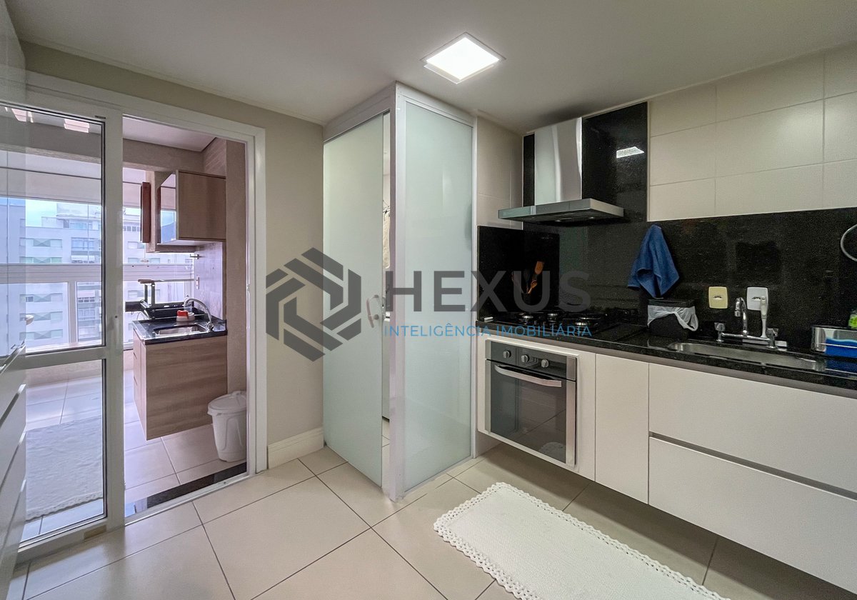 Foto 19 de Apartamento com varanda gourmet vista mar e lazer na beira mar da Praia nas Pitangueiras, Guarujá