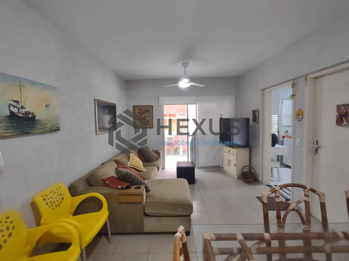 Foto 2 de Apartamento reformado com varanda e lazer a 100m da praia na Enseada, Guarujá