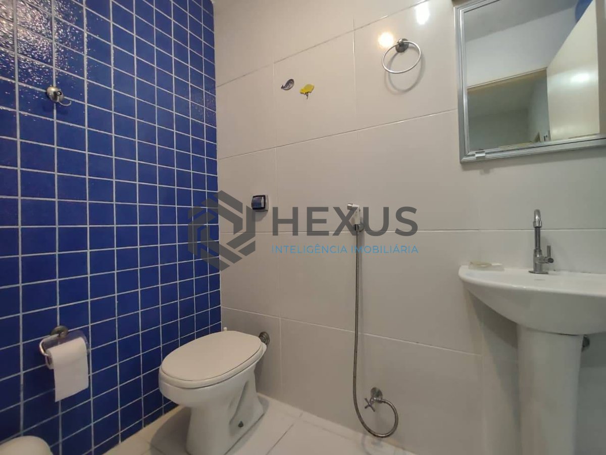 Foto 13 de Apartamento reformado com varanda e lazer a 100m da praia na Enseada, Guarujá