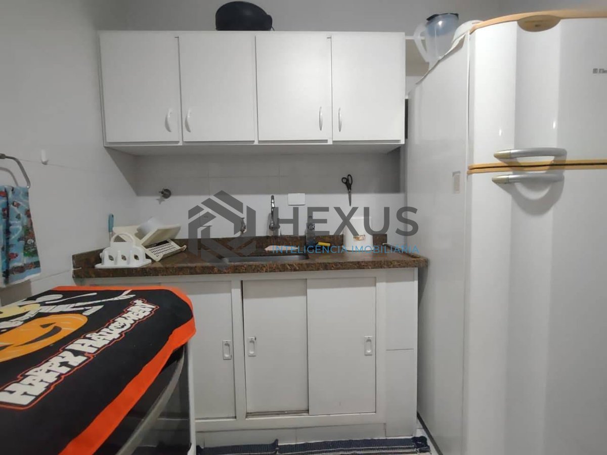 Foto 14 de Apartamento reformado com varanda e lazer a 100m da praia na Enseada, Guarujá