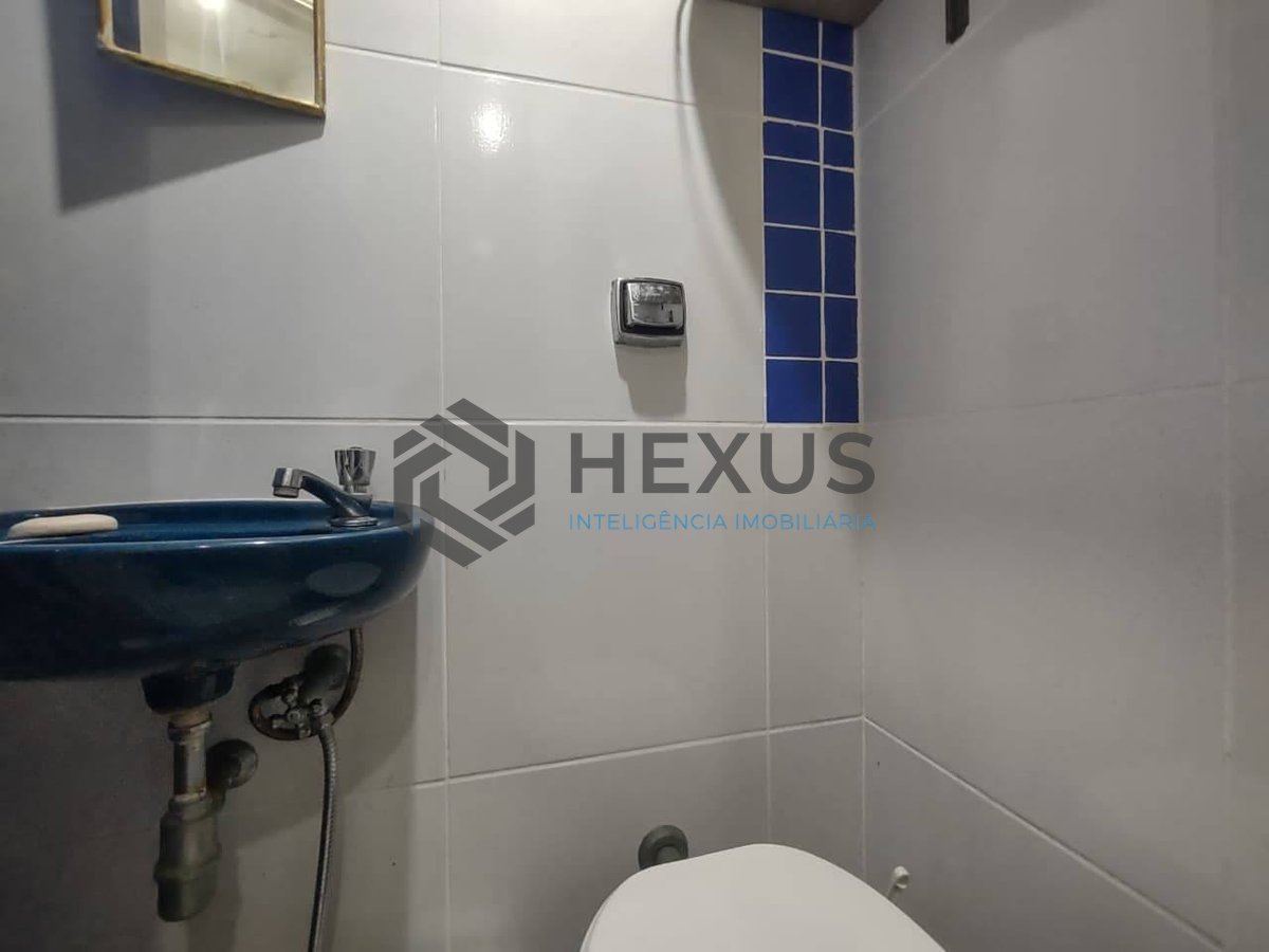 Foto 18 de Apartamento reformado com varanda e lazer a 100m da praia na Enseada, Guarujá
