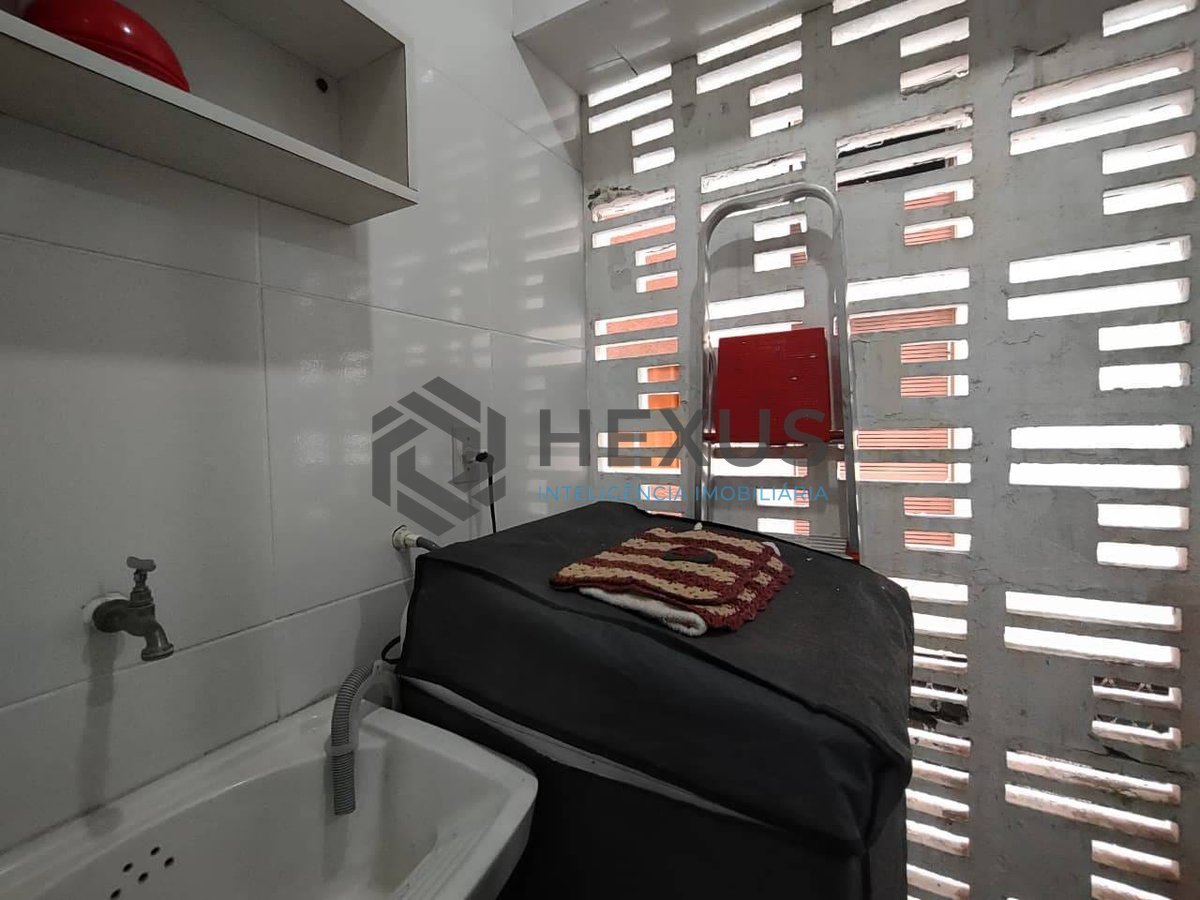 Foto 19 de Apartamento reformado com varanda e lazer a 100m da praia na Enseada, Guarujá