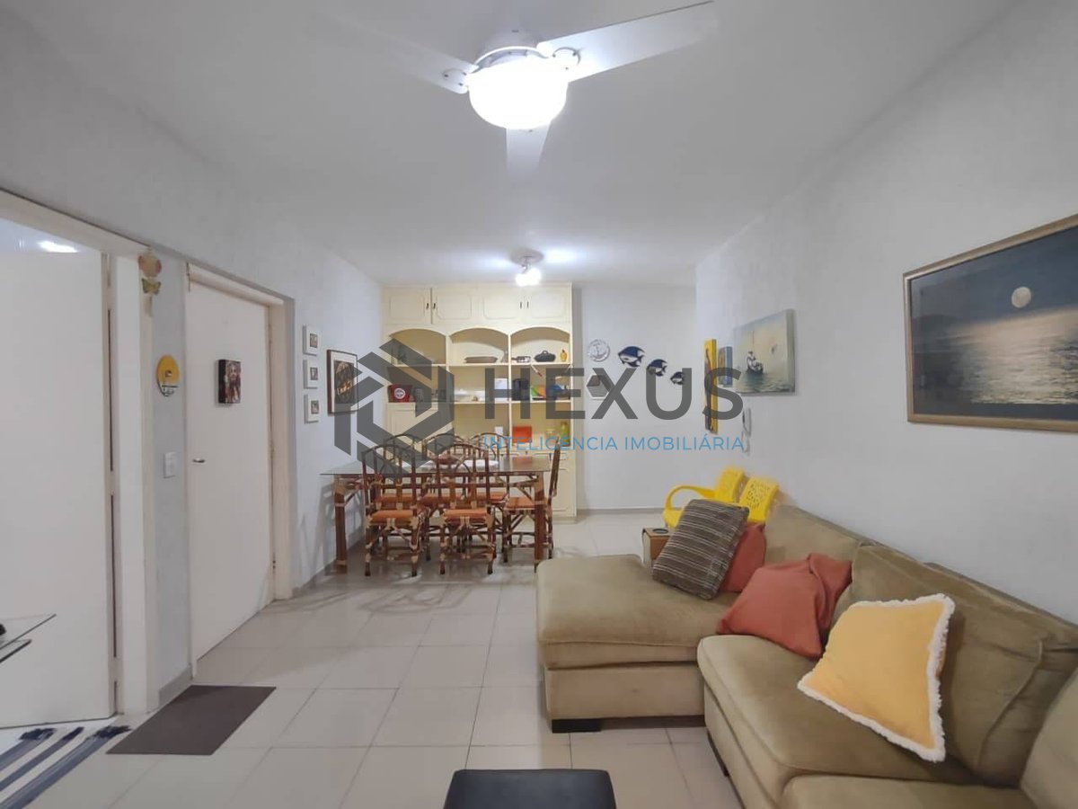 Foto 3 de Apartamento reformado com varanda e lazer a 100m da praia na Enseada, Guarujá