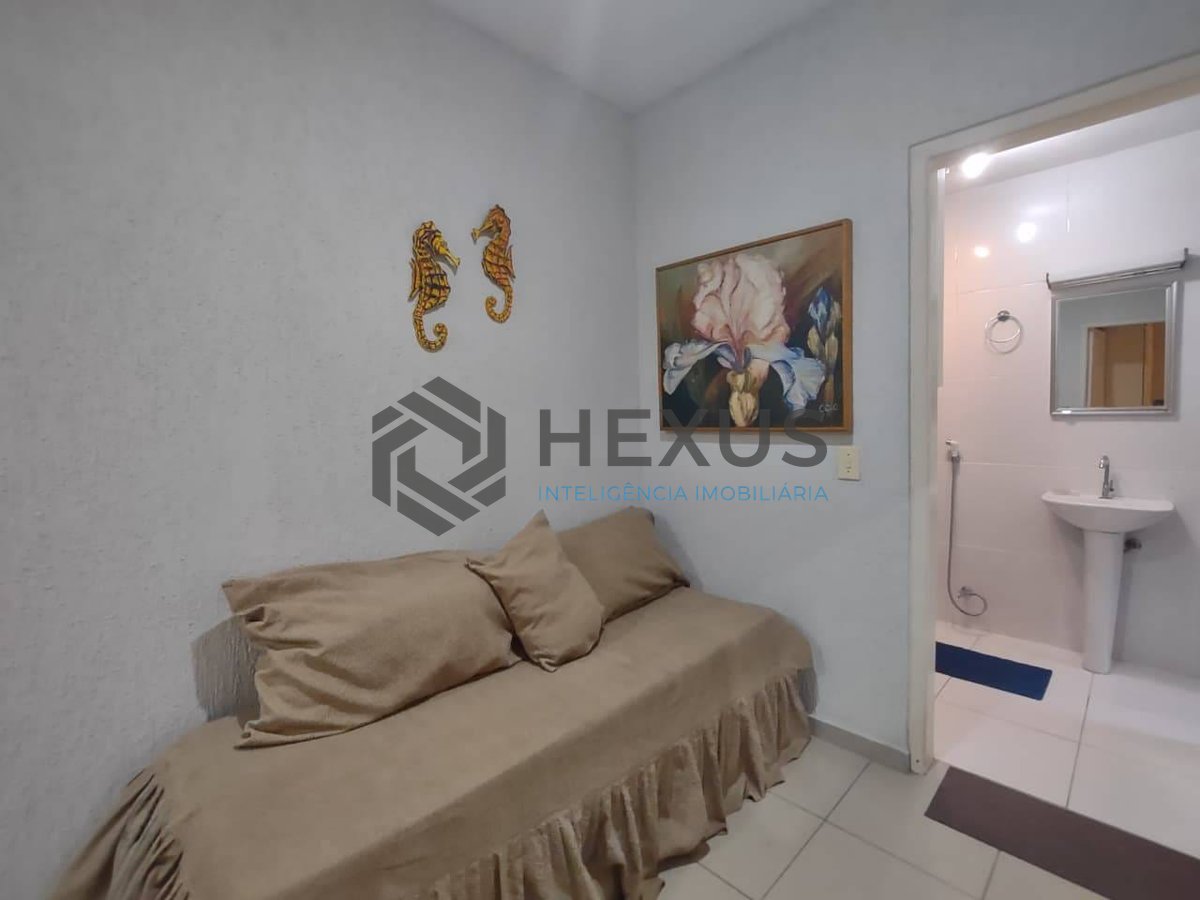 Foto 6 de Apartamento reformado com varanda e lazer a 100m da praia na Enseada, Guarujá