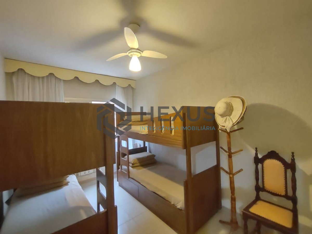 Foto 7 de Apartamento reformado com varanda e lazer a 100m da praia na Enseada, Guarujá