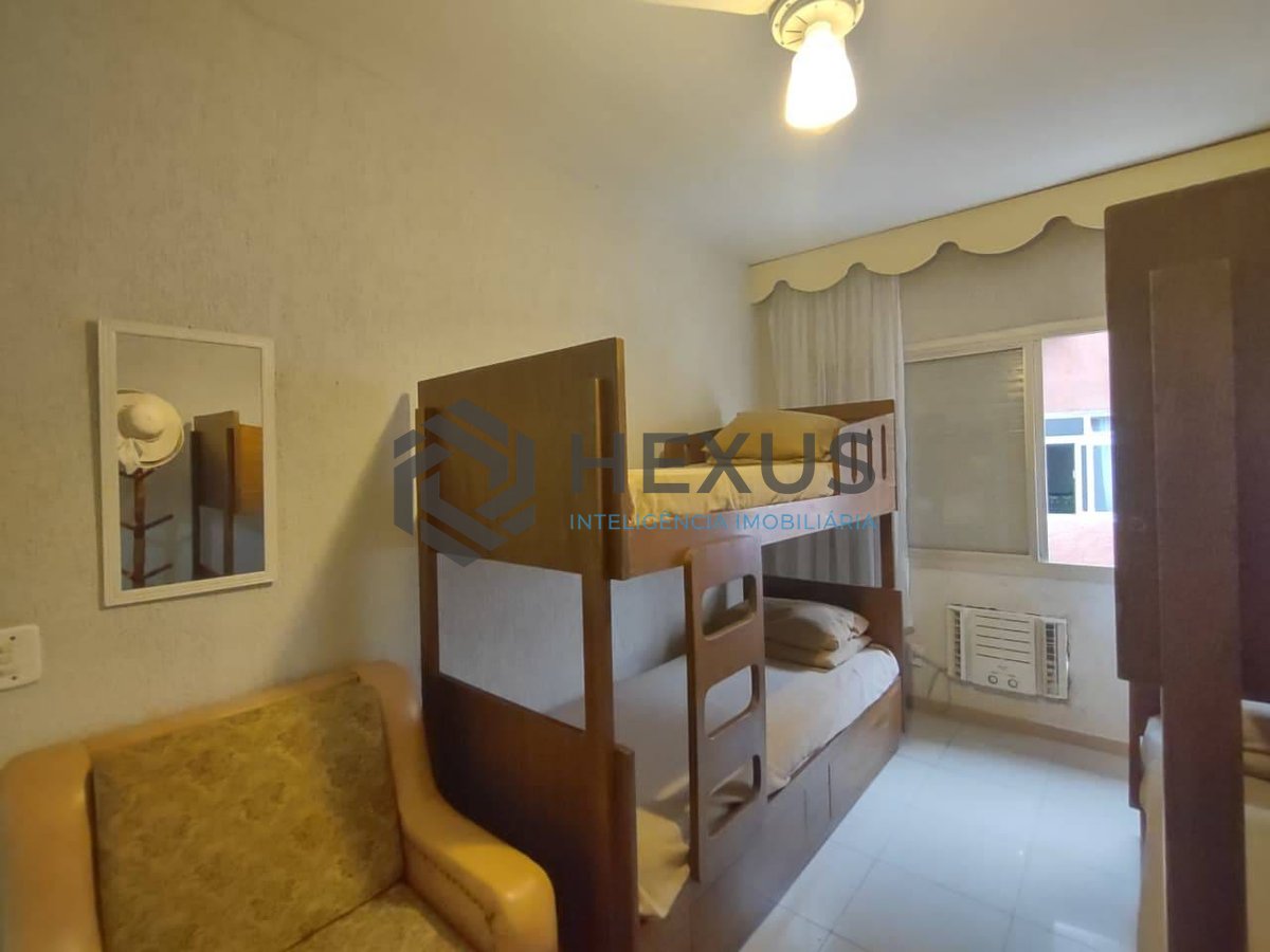 Foto 8 de Apartamento reformado com varanda e lazer a 100m da praia na Enseada, Guarujá