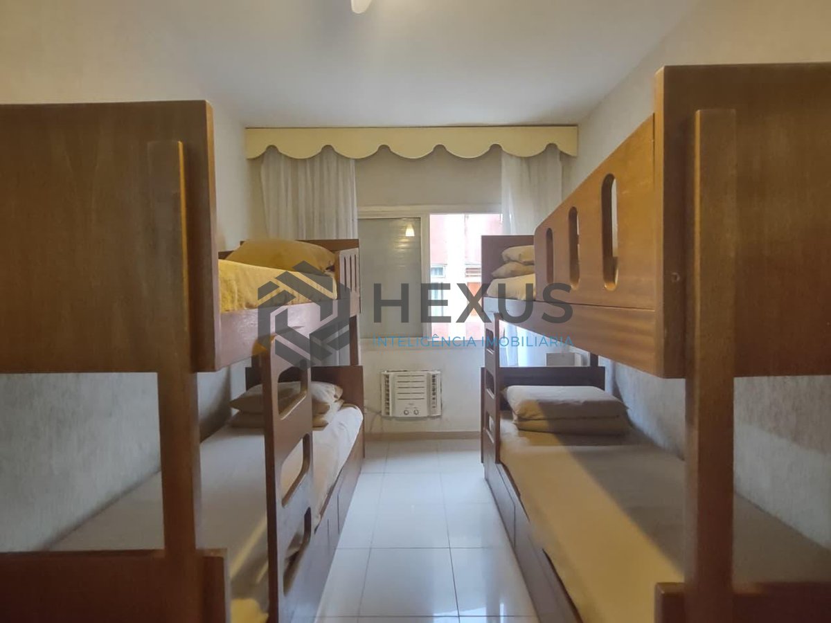 Foto 9 de Apartamento reformado com varanda e lazer a 100m da praia na Enseada, Guarujá