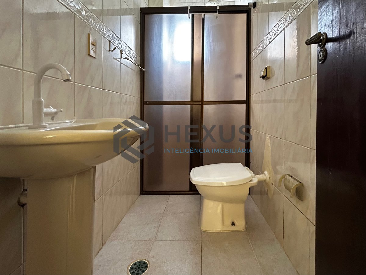 Foto 5 de Apartamento com varanda e lazer a 500m da praia no Tombo, Guarujá
