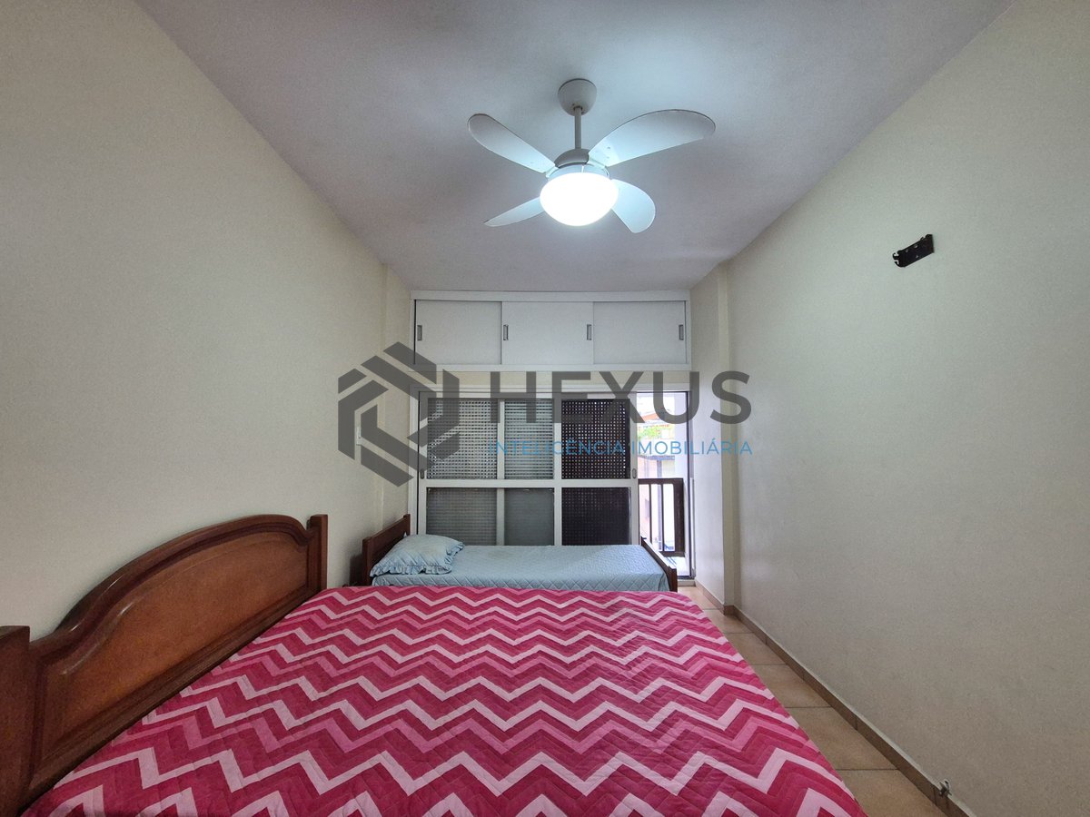 Foto 11 de Apartamento com varanda a 1 quadra da praia nas Pitangueiras, Guarujá