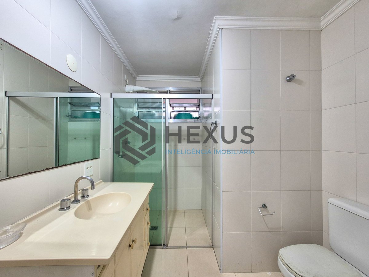 Foto 14 de Apartamento com varanda a 1 quadra da praia nas Pitangueiras, Guarujá