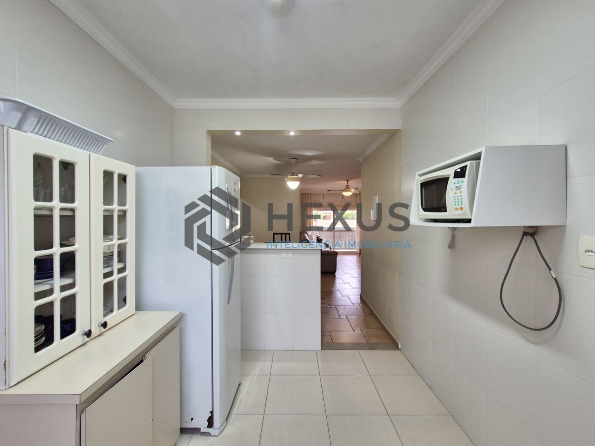 Foto 20 de Apartamento com varanda a 1 quadra da praia nas Pitangueiras, Guarujá