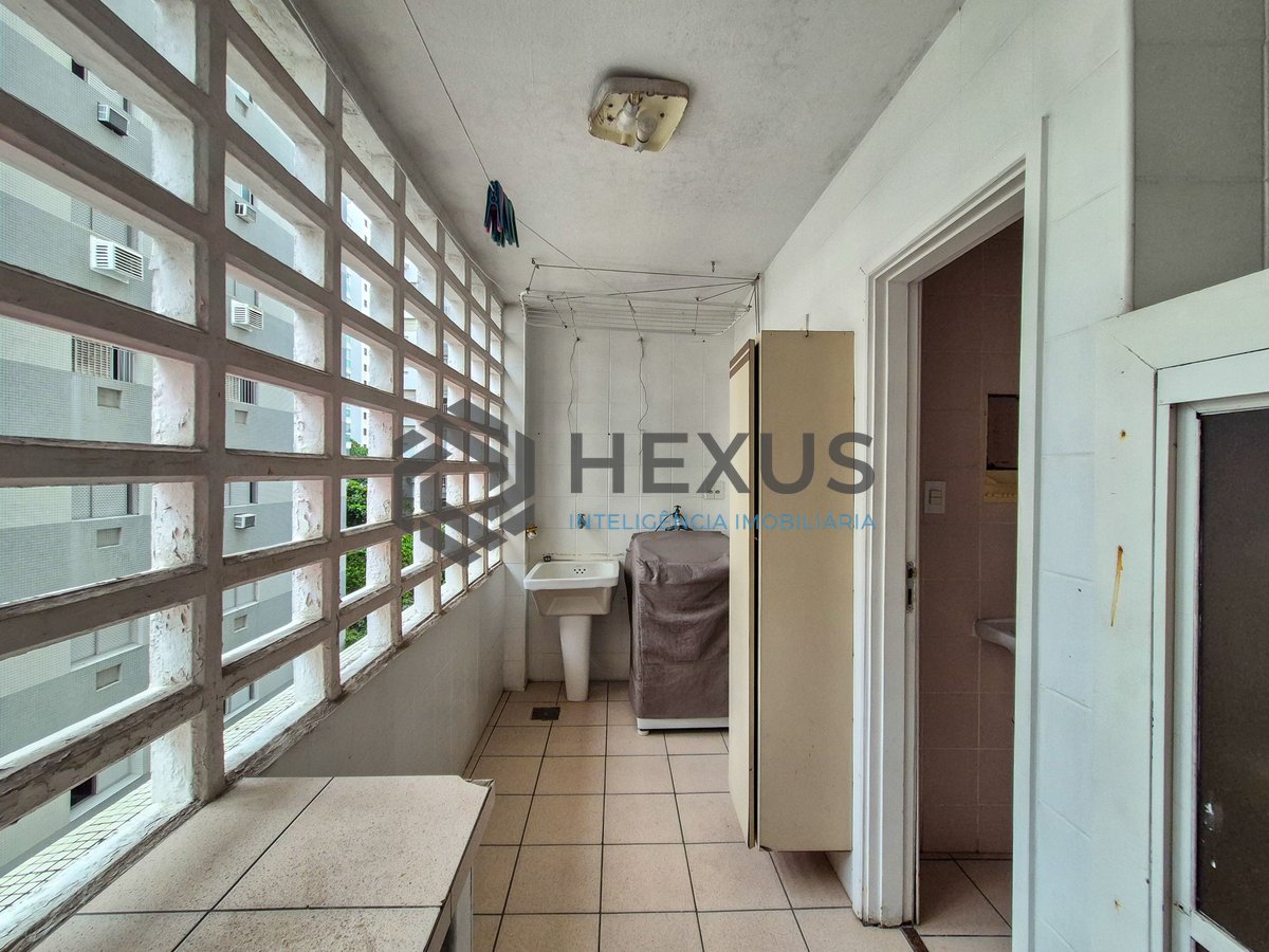 Foto 22 de Apartamento com varanda a 1 quadra da praia nas Pitangueiras, Guarujá