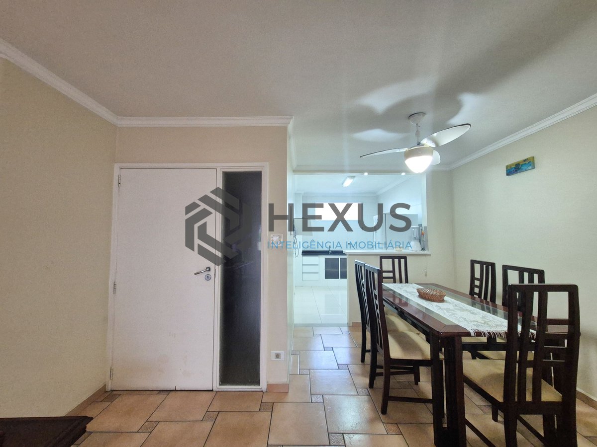 Foto 4 de Apartamento com varanda a 1 quadra da praia nas Pitangueiras, Guarujá