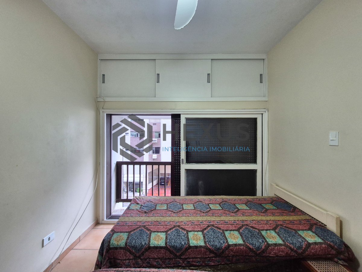 Foto 9 de Apartamento com varanda a 1 quadra da praia nas Pitangueiras, Guarujá