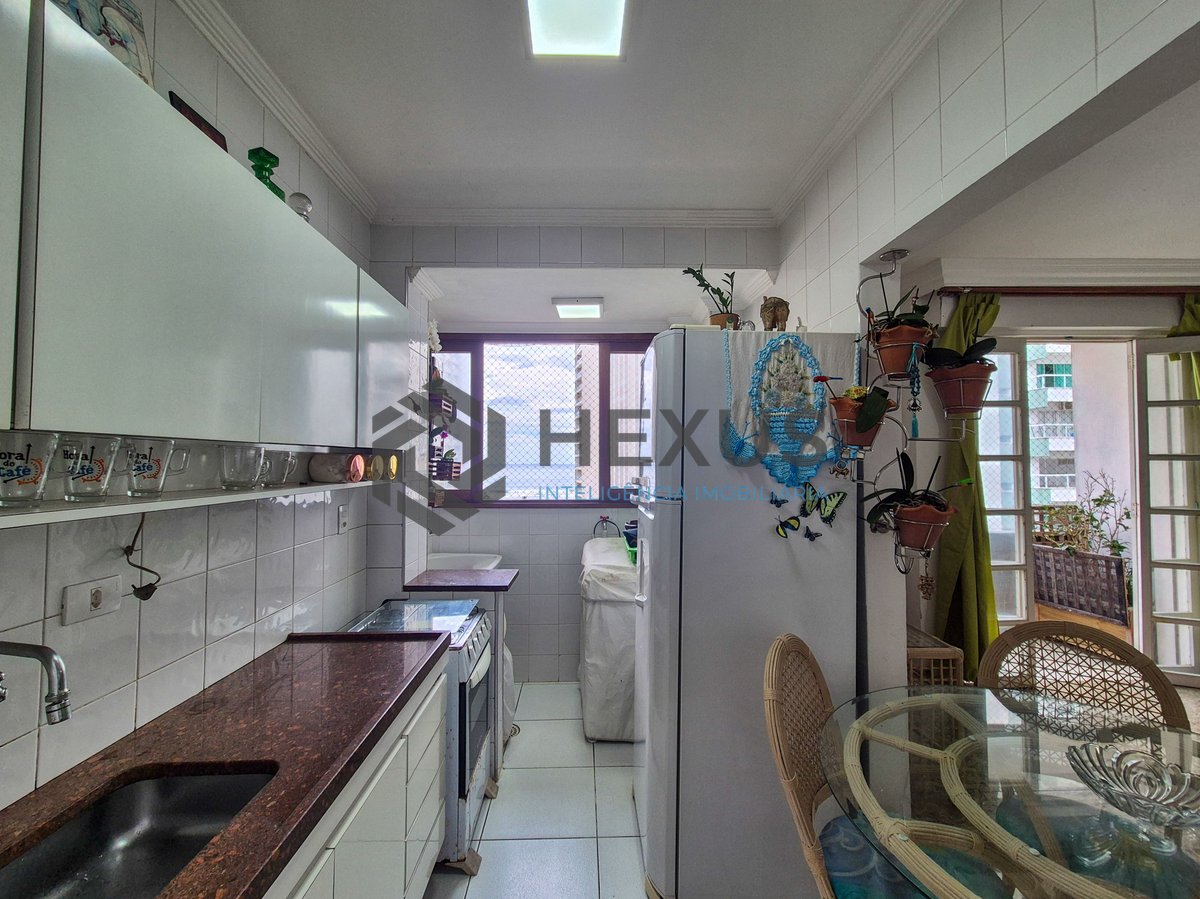 Foto 16 de Apartamento reformado com vista mar a 1 quadra da praia nas Pitangueiras, Guarujá