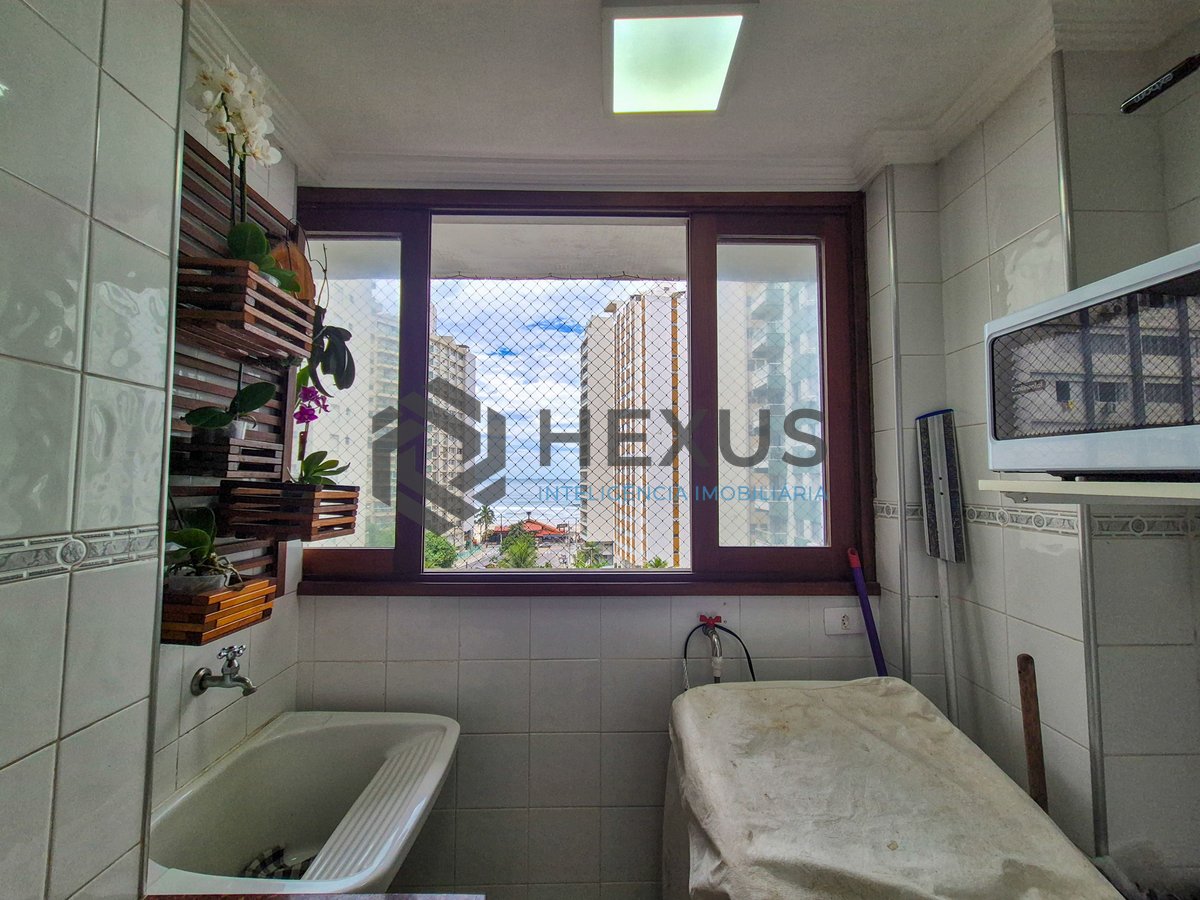 Foto 17 de Apartamento reformado com vista mar a 1 quadra da praia nas Pitangueiras, Guarujá
