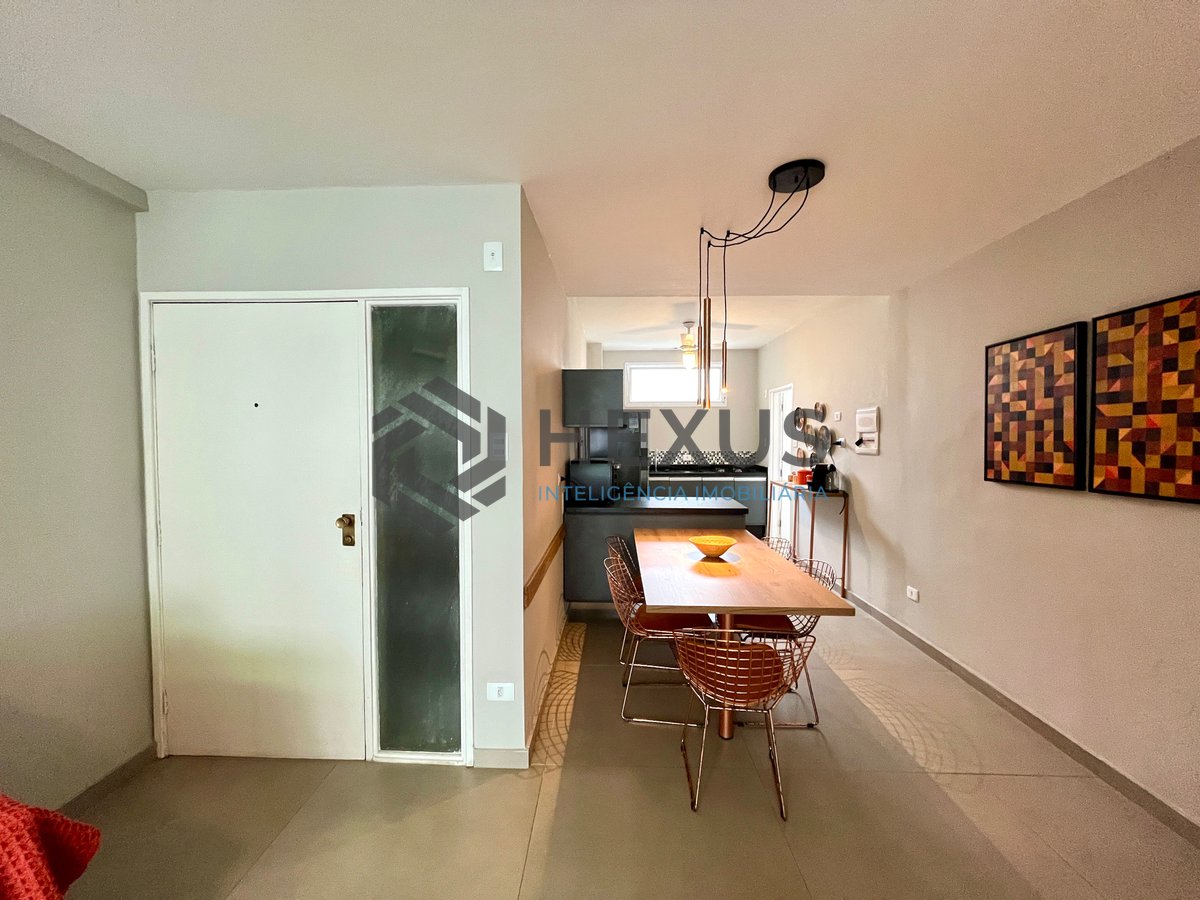 Foto 4 de Apartamento com varanda a 1 quadra do mar nas Pitangueiras, Guarujá