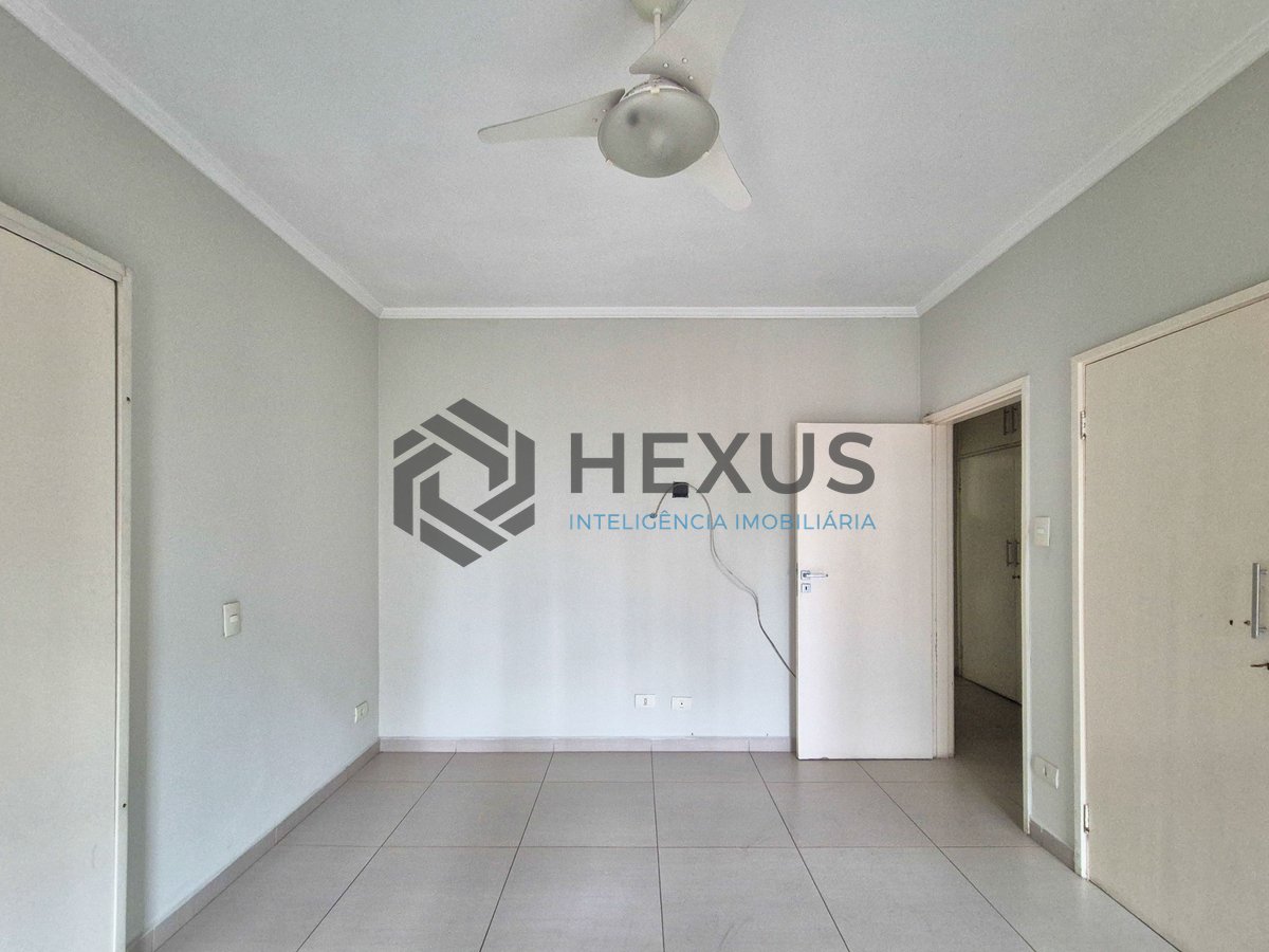 Foto 12 de Apartamento com varanda a 1 quadra do mar nas Pitangueiras, Guarujá