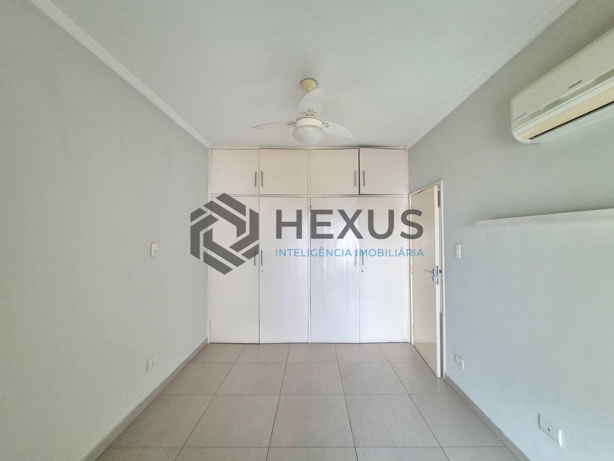 Foto 17 de Apartamento com varanda a 1 quadra do mar nas Pitangueiras, Guarujá