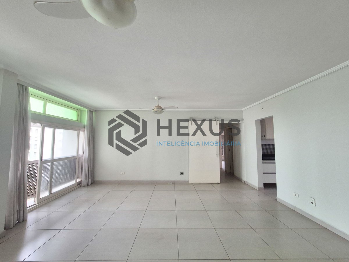 Foto 4 de Apartamento com varanda a 1 quadra do mar nas Pitangueiras, Guarujá