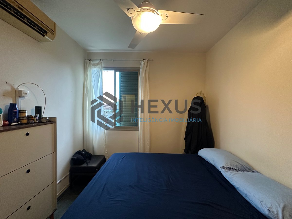Foto 12 de Apartamento com varanda a 250m da praia na Enseada, Guarujá