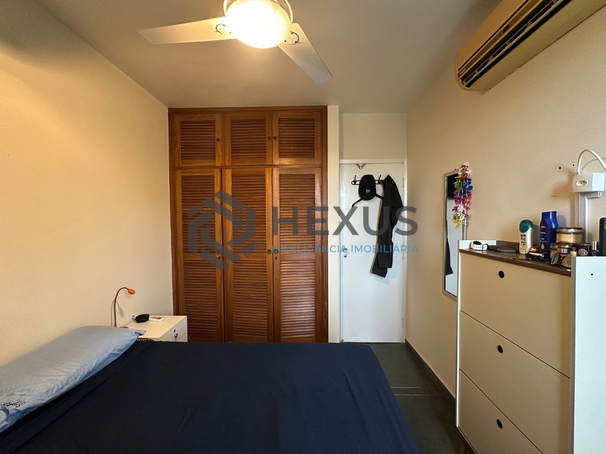 Foto 13 de Apartamento com varanda a 250m da praia na Enseada, Guarujá