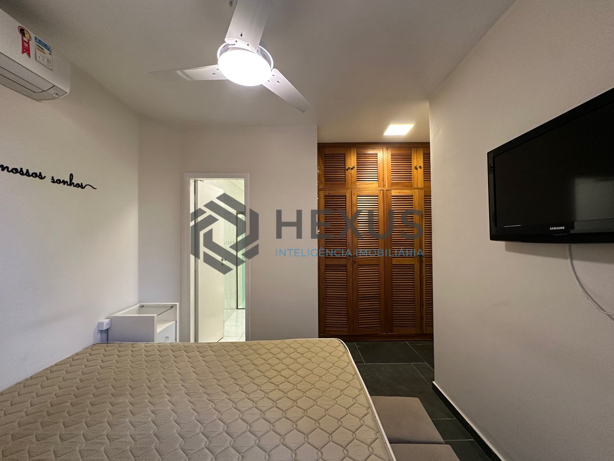 Foto 17 de Apartamento com varanda a 250m da praia na Enseada, Guarujá