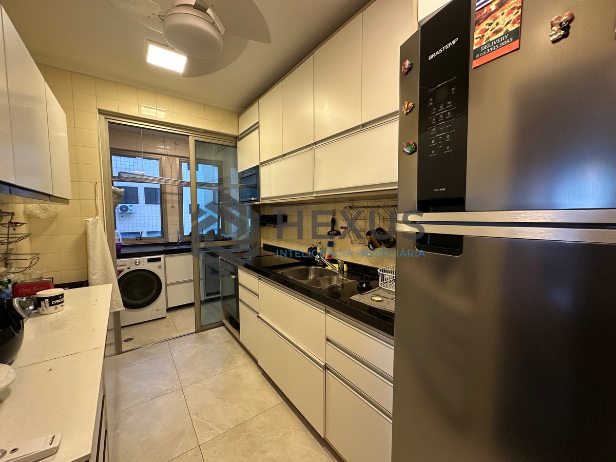 Foto 19 de Apartamento com varanda a 250m da praia na Enseada, Guarujá