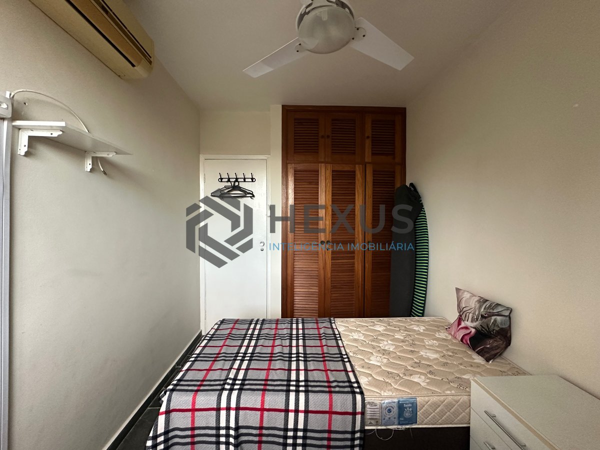 Foto 8 de Apartamento com varanda a 250m da praia na Enseada, Guarujá